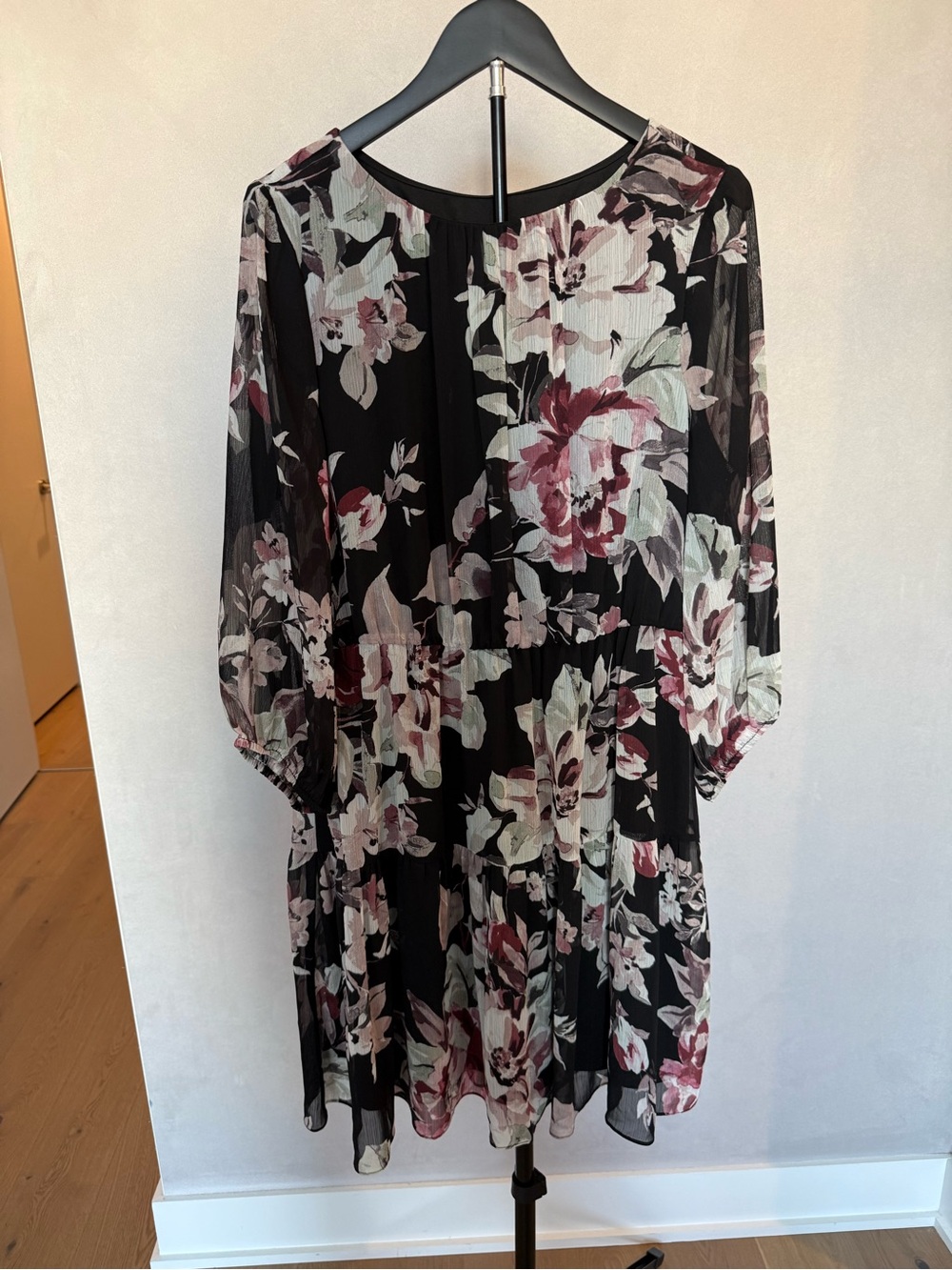 Adrianna Papell Black Floral Long-Sleeve Tiered Dress